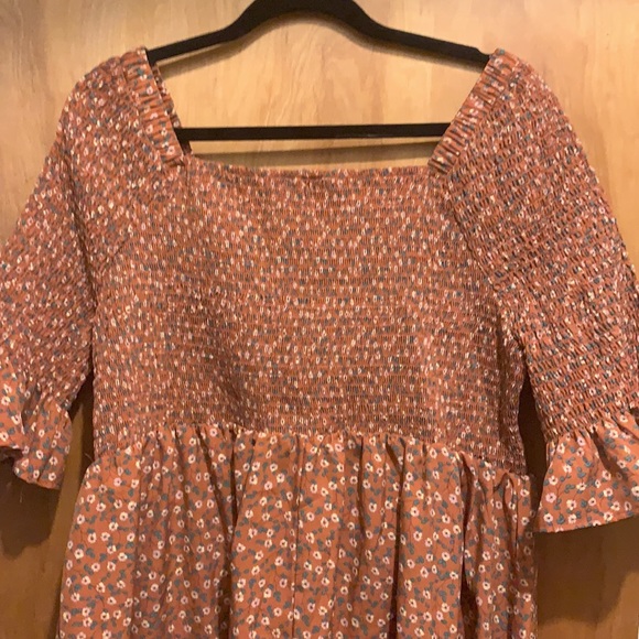 Just found 2x orange ruched dress with flowers and ruffle sleeves - Picture 2 of 2